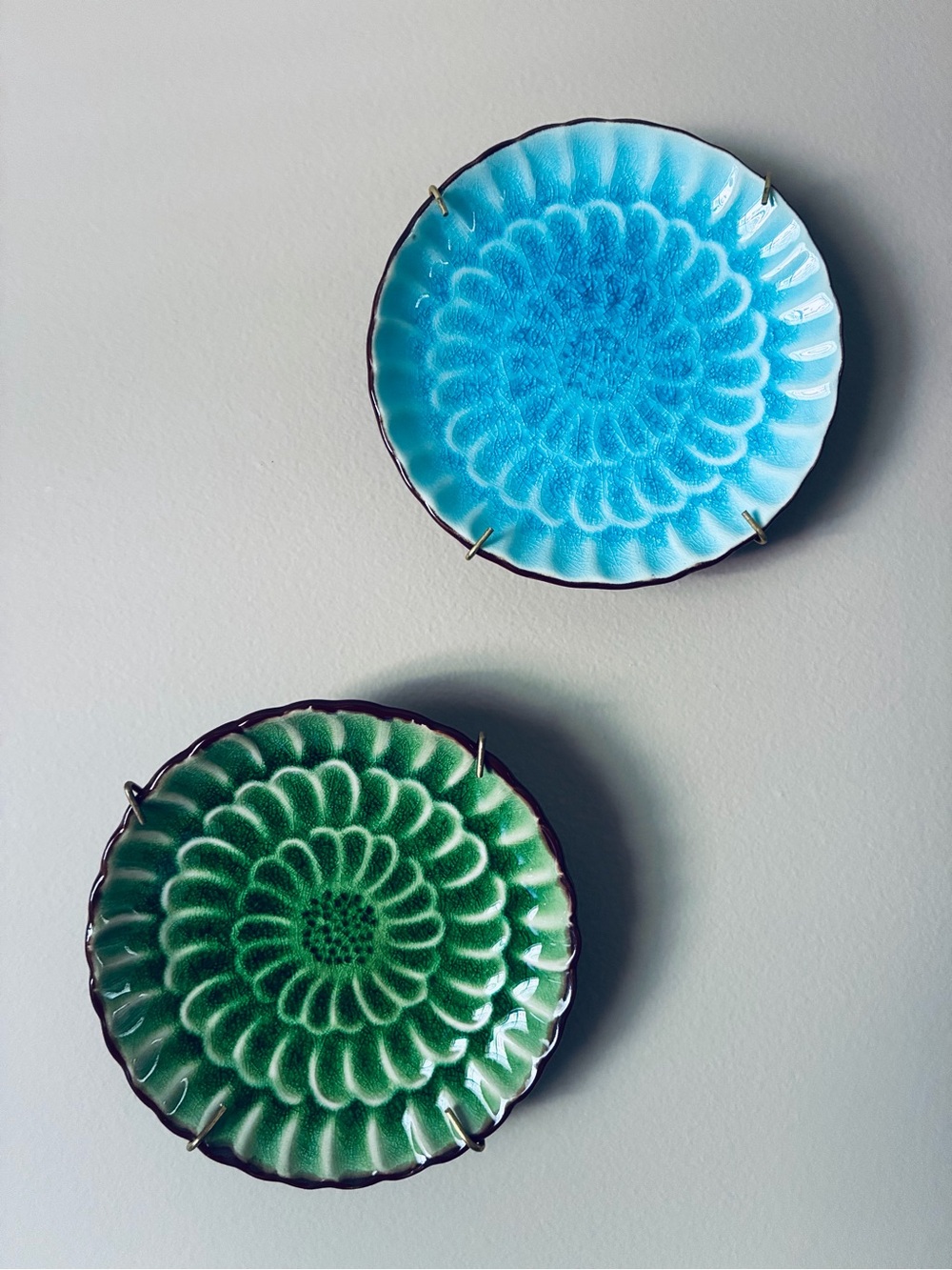 Visun stoneware 5” Ceramic Blossom Accent Plates - Blue and Green - Picture 3 of 4
